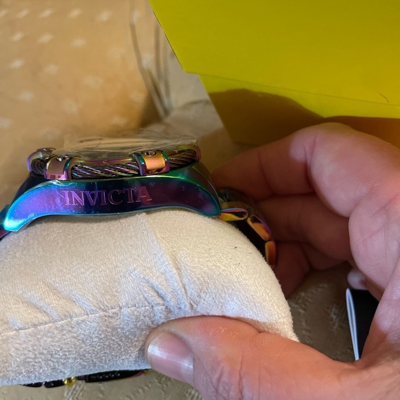 Stunning NWT Invicta Bolt Men’s Iridescent Watch - Picture 9 of 16
